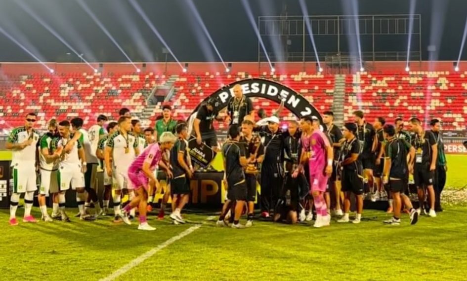 Persebaya Angkat Trofi Piala Presiden 2026 usai Tundukkan Persib di Adu Penalti