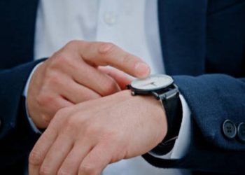 Jangan Asal Dijemur! Ini 6 Cara Tepat Mengatasi Jam Tangan Berembun