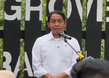 Ditanya Uang Sin$14 Ribu dari Bupati Kuansing, Raja Juli Menghindar