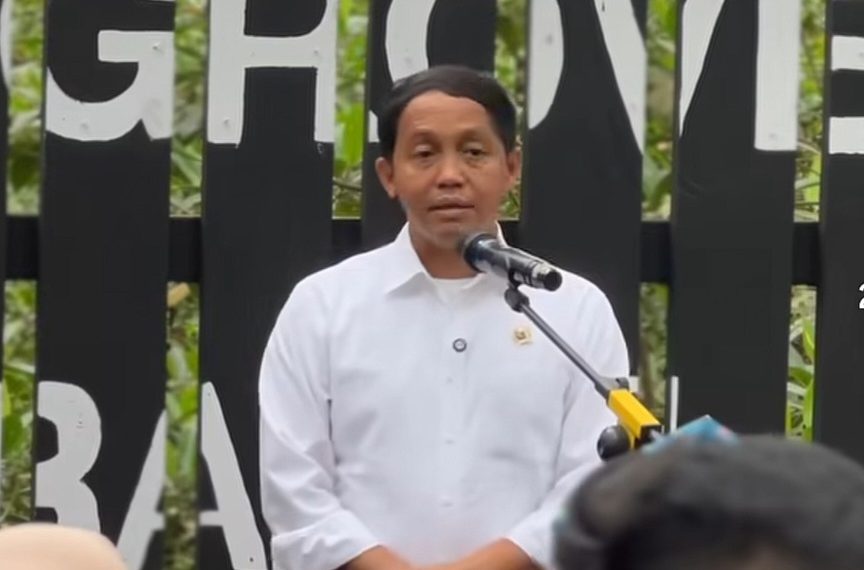 Ditanya Uang Sin$14 Ribu dari Bupati Kuansing, Raja Juli Menghindar
