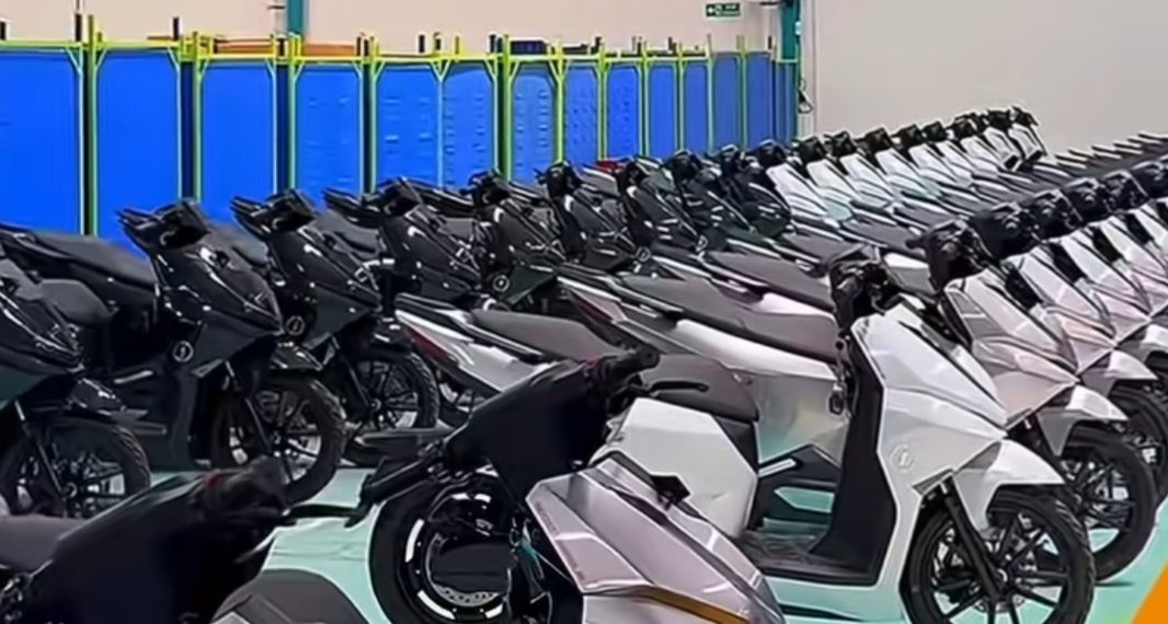 Punya Motor Listrik Gesits atau Alva? Ini Daya Minimal untuk Charging di Rumah