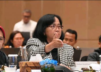 Rp820,9 Triliun untuk Pendidikan, Mengapa Gaji Guru Belum Naik?