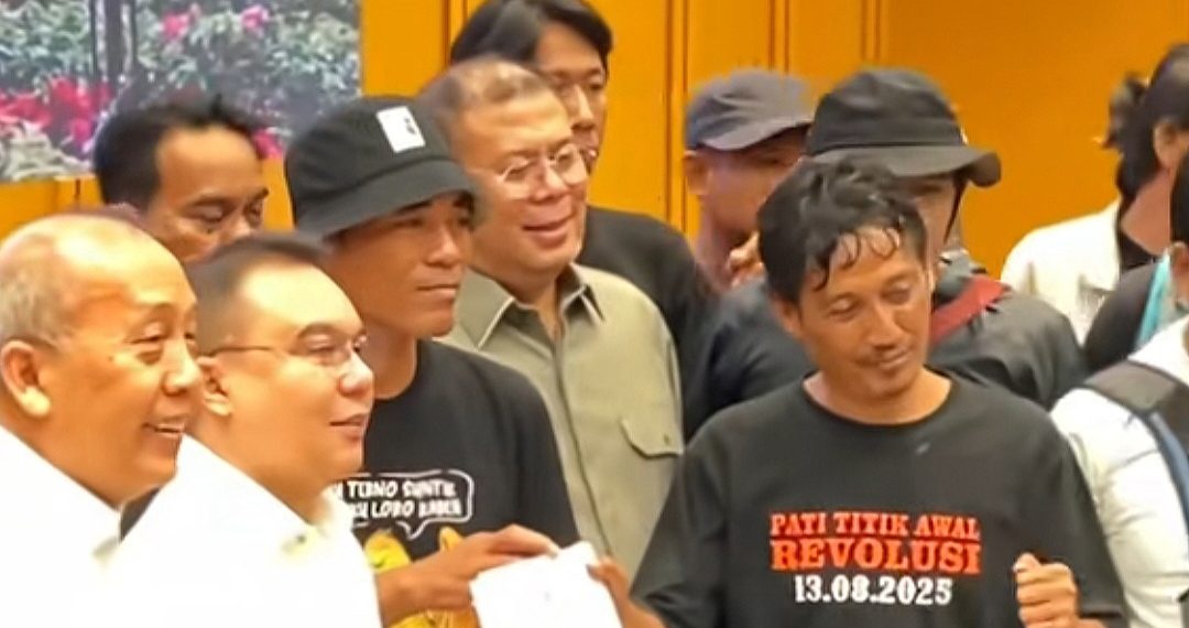 Botok Ikut Rapat Paripurna DPR Saat Massa AMPB Berdemo