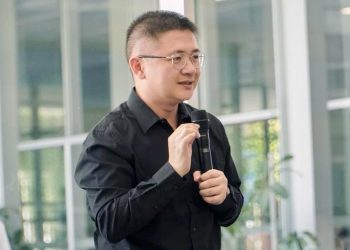 Prof. Dr. Ir. Derwin Suhartono, S.Kom., MTI, Dekan School of Computer Science BINUS University