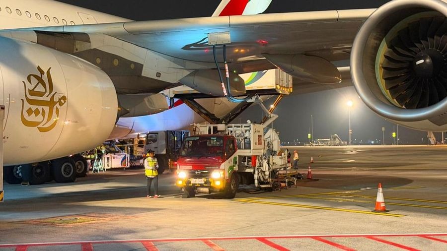 Pesawat Raksasa Emirates Mendarat di RI, Pertamina Siap Jaga Layanan Avtur