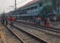 Lansia 80 tahun bernama Ishak tewas setelah terserempet KRL Bogor-Jakarta di Tebet, Jakarta Selatan, Kamis pagi.