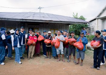Petrokimia Gresik dan Pupuk Indonesia menyalurkan bantuan kebutuhan dasar senilai Rp75 juta untuk masyarakat terdampak gempa NTT.