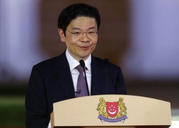 Singapura berencana menggabungkan Pulau Semakau, Bukom, dan Sudong melalui reklamasi untuk mendukung industri baru dan kebutuhan energi.