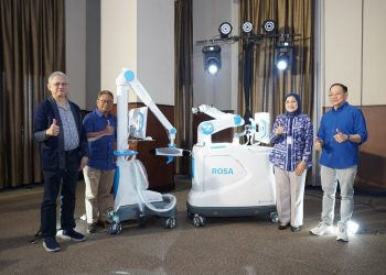 RS Premier Bintaro menghadirkan ROSA Robotic Surgical Assistant untuk membantu dokter melakukan operasi lutut secara lebih presisi, terukur, dan personal.