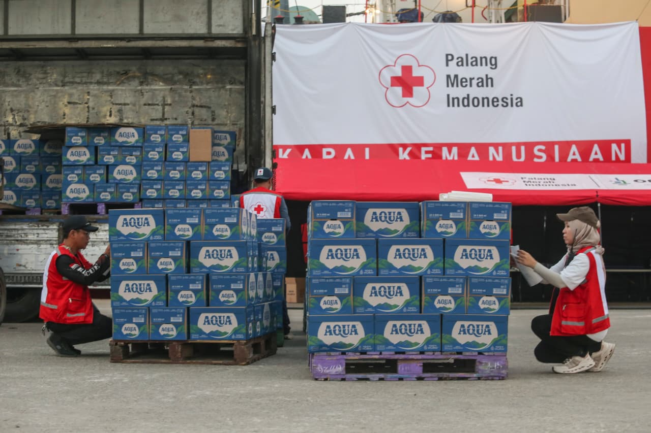 Danone Indonesia dan PMI Salurkan Bantuan untuk Korban Gempa NTT