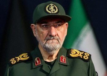 Iran mengancam menghentikan ekspor minyak melalui Teluk jika negara-negara kawasan ikut menerapkan sanksi ekonomi terbaru Amerika Serikat.