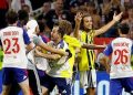 Mattéo Guendouzi menjadi sorotan dalam laga Lyon vs Fenerbahce setelah melakukan sejumlah gestur provokatif yang berujung keributan di stadion.