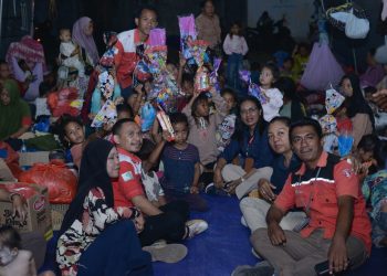 TelkomGroup menyalurkan bantuan kemanusiaan hingga Rp1,3 miliar bagi masyarakat terdampak gempa NTT, mencakup logistik, kesehatan, dapur umum, dan air bersih.