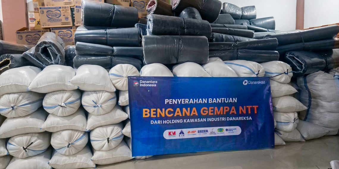Danareksa bersama tujuh kawasan industri menghimpun Rp423 juta dan menyalurkan 9,5 ton beras serta bantuan kebutuhan pokok bagi warga terdampak gempa NTT.