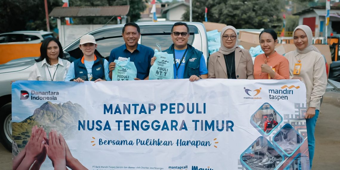 Bank Mandiri Taspen melalui Mantap Peduli NTT menyalurkan 500 paket makanan dan 127 selimut bagi warga terdampak gempa di Ende.