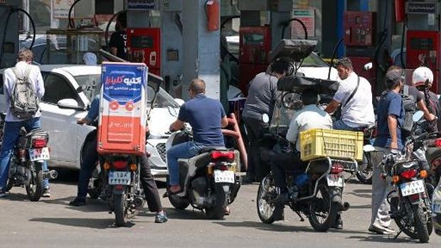 Antrean BBM Memanjang di Teheran Setelah Sanksi Baru AS