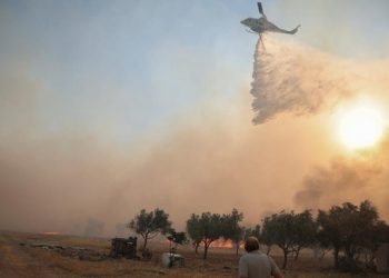 Kebakaran Hutan Yunani Makin Parah, Dua Helikopter Pemadam Bertabrakan