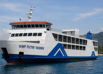 KMP Putri Yasmin Terbakar di Perairan Sekotong, Tim SAR Dikerahkan