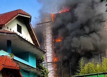 Ruko Central Cikini Terbakar Api Diduga Berasal dari Lantai 3