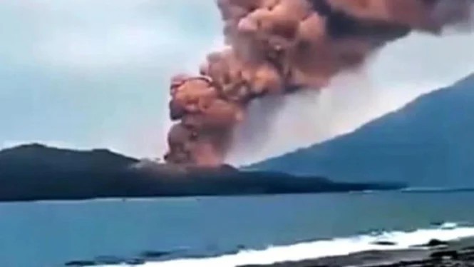 Dalam Hitungan Jam Anak Krakatau Erupsi 42 Kali