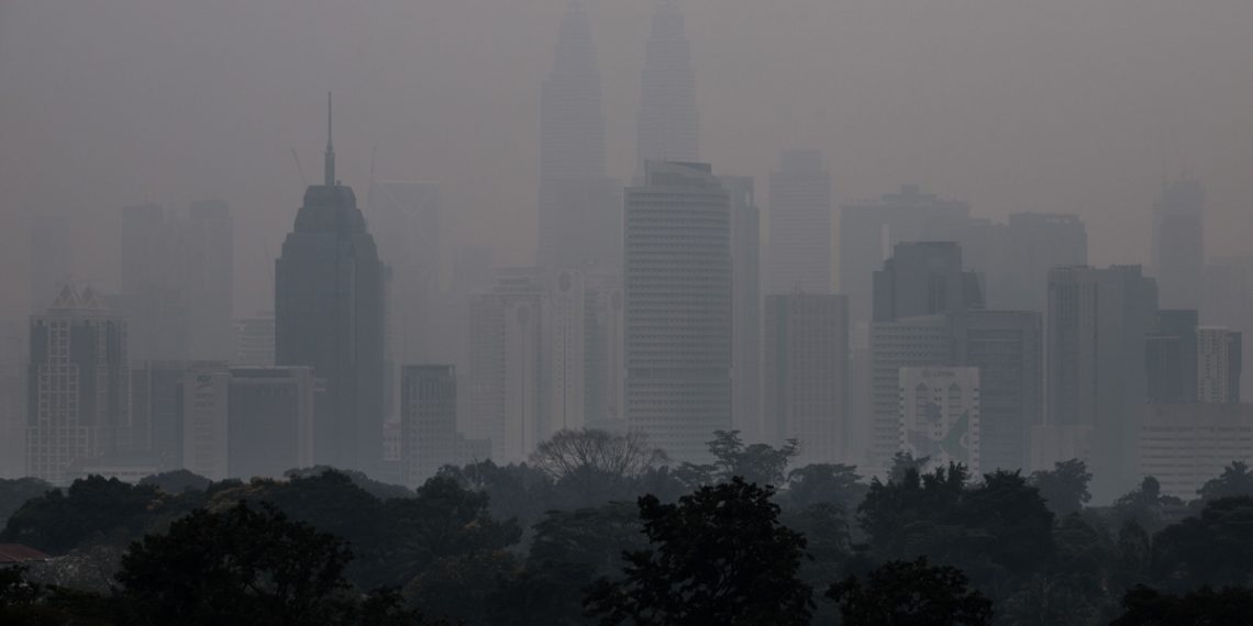 Hari Merdeka Malaysia Terancam Kabut Asap Karhutla Indonesia