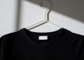 Baju Hitam - pexels/Hanna Pad