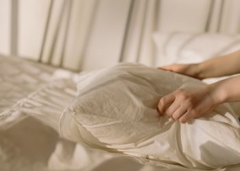 Seberapa Sering Harus Mengganti Bantal?
