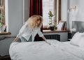 Ilustrasi Merapikan Tempat Tidur - pexels/studio cottonbro