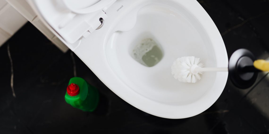 Membersihkan Toilet - pexels/https://kaboompics.com/