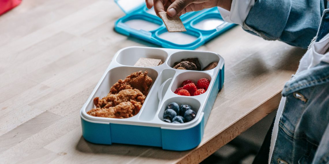 Bekal Sekolah Anak - pexels/Katerina Holmes