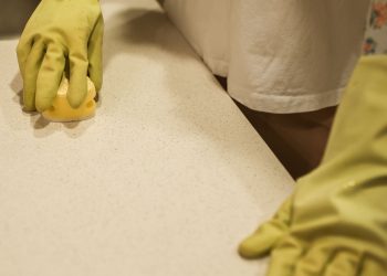 Seberapa Penting Pakai Sarung Tangan saat Membersihkan Rumah?