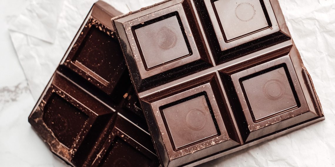 Cara Mudah Bersihkan Bekas Cokelat yang Menempel di Baju
