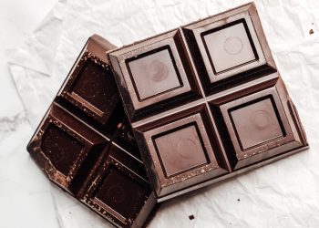 Cara Mudah Bersihkan Bekas Cokelat yang Menempel di Baju