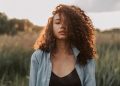 Merawat Rambut Keriting - pexels/Vlada Karpovich