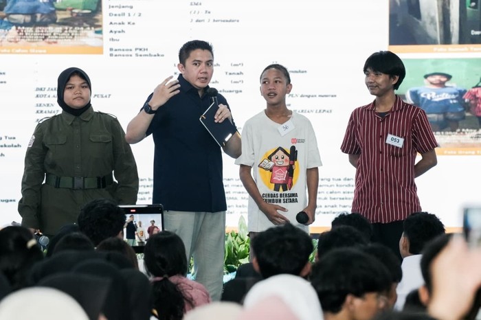 Teddy Buka Harapan Anak Putus Sekolah Lewat Sekolah Rakyat