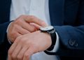 Jangan Asal Dijemur! Ini 6 Cara Tepat Mengatasi Jam Tangan Berembun