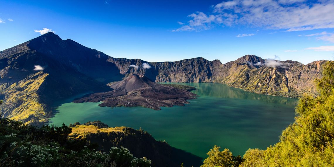 Kebakaran Melanda Rinjani, Jalur Pendakian Ditutup Sementara