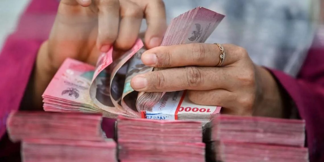 Rupiah Dibuka Merah, Sentuh Rp17.731 per Dolar AS
