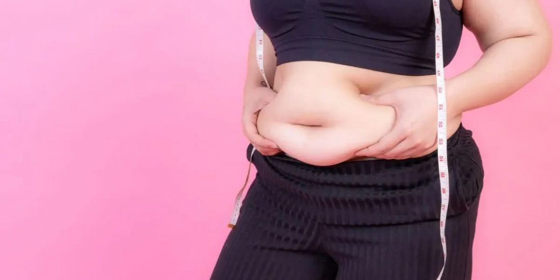 Skinny fat membuat tubuh tampak kurus tetapi memiliki lemak tubuh tinggi dan massa otot rendah. Kenali penyebab, risiko, serta cara memperbaiki komposisi tubuh.