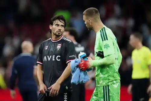 Maarten Paes dan Nathan Tampil Penuh di Eredivisie