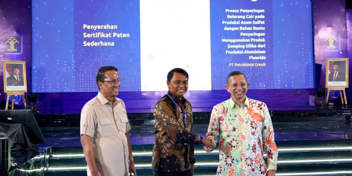 Petrokimia Gresik Ubah Produk Samping Jadi Solusi