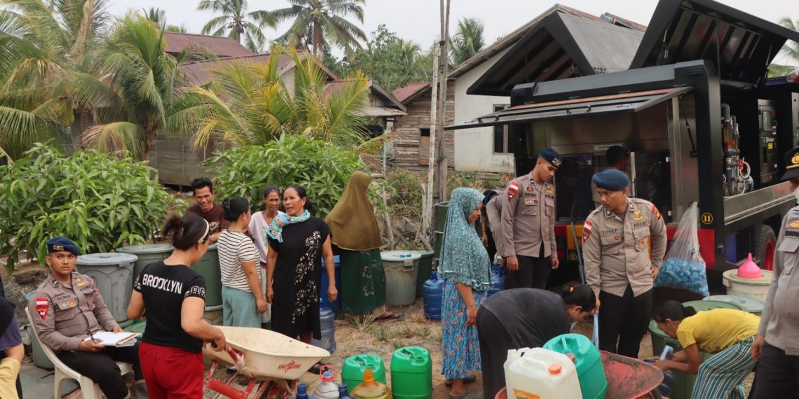 Polres Ketapang Kerahkan Mobil Water Treatment Bantu Warga