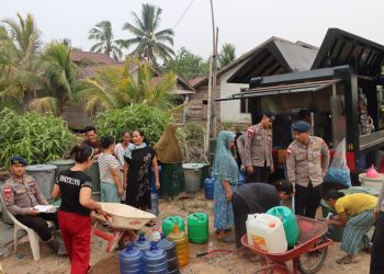 Polres Ketapang Kerahkan Mobil Water Treatment Bantu Warga