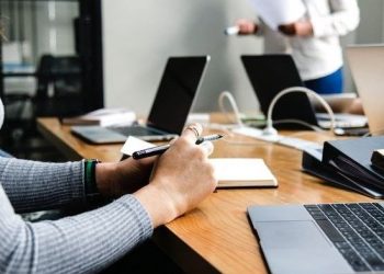 Cara Mengatasi Stres Berubah Mengikuti Musim dan Jam Biologis Tubuh