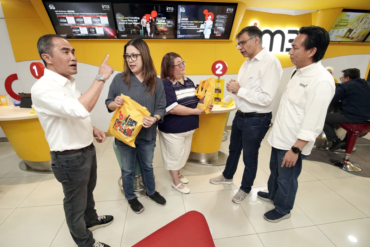Manajemen Indosat Sapa Pelanggan di Harpelnas 2026