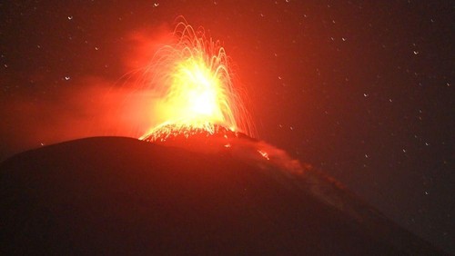 Gunung Ile Lewotolok Erupsi 270 Kali Sehari