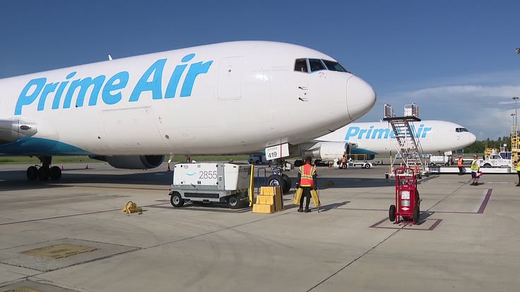 Pesawat Kargo Amazon Tergelincir dari Landasan Bandara Miami, 5 Orang Tewas