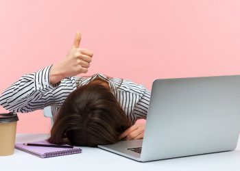 Gen Z Tak Mau Terlihat Terlalu Bisa di Kantor, Ini Alasan di Baliknya