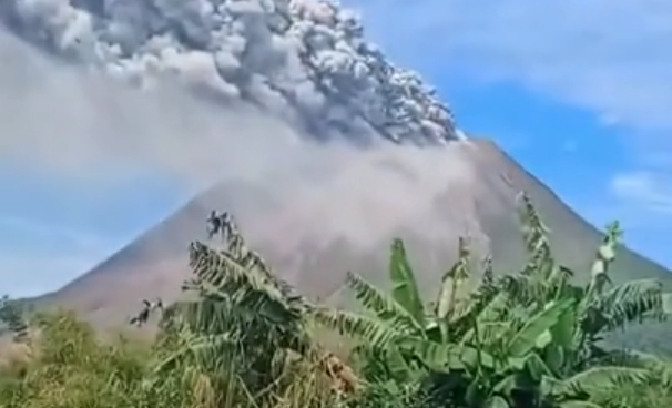 Sinabung Naik Status Siaga, 2.451 Warga Dua Desa Dievakuasi