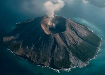 4 Gunung Api Erupsi di Hari yang Sama, Ini Penjelasannya